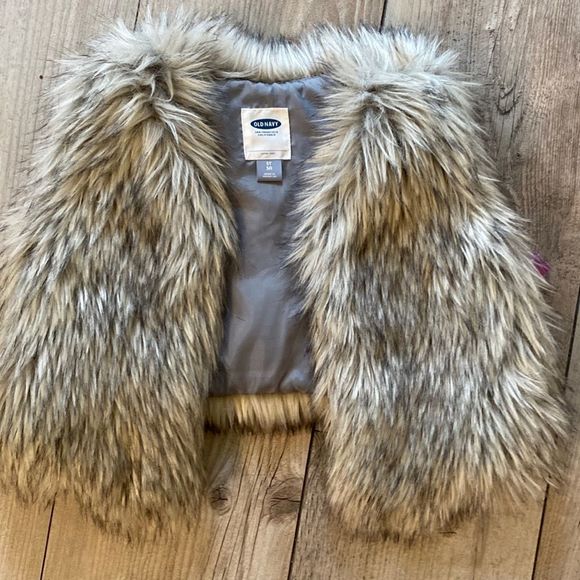 Old Navy Other - Old Navy Size 5T Faux Fur Vest Girls